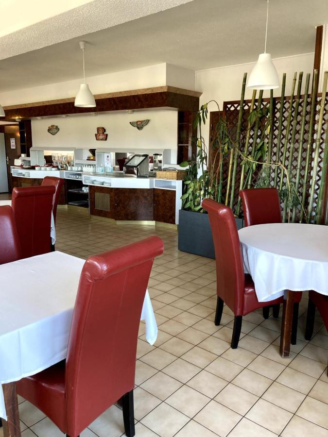 Brit Hotel Essentiel Moulins Avermes Esterno foto